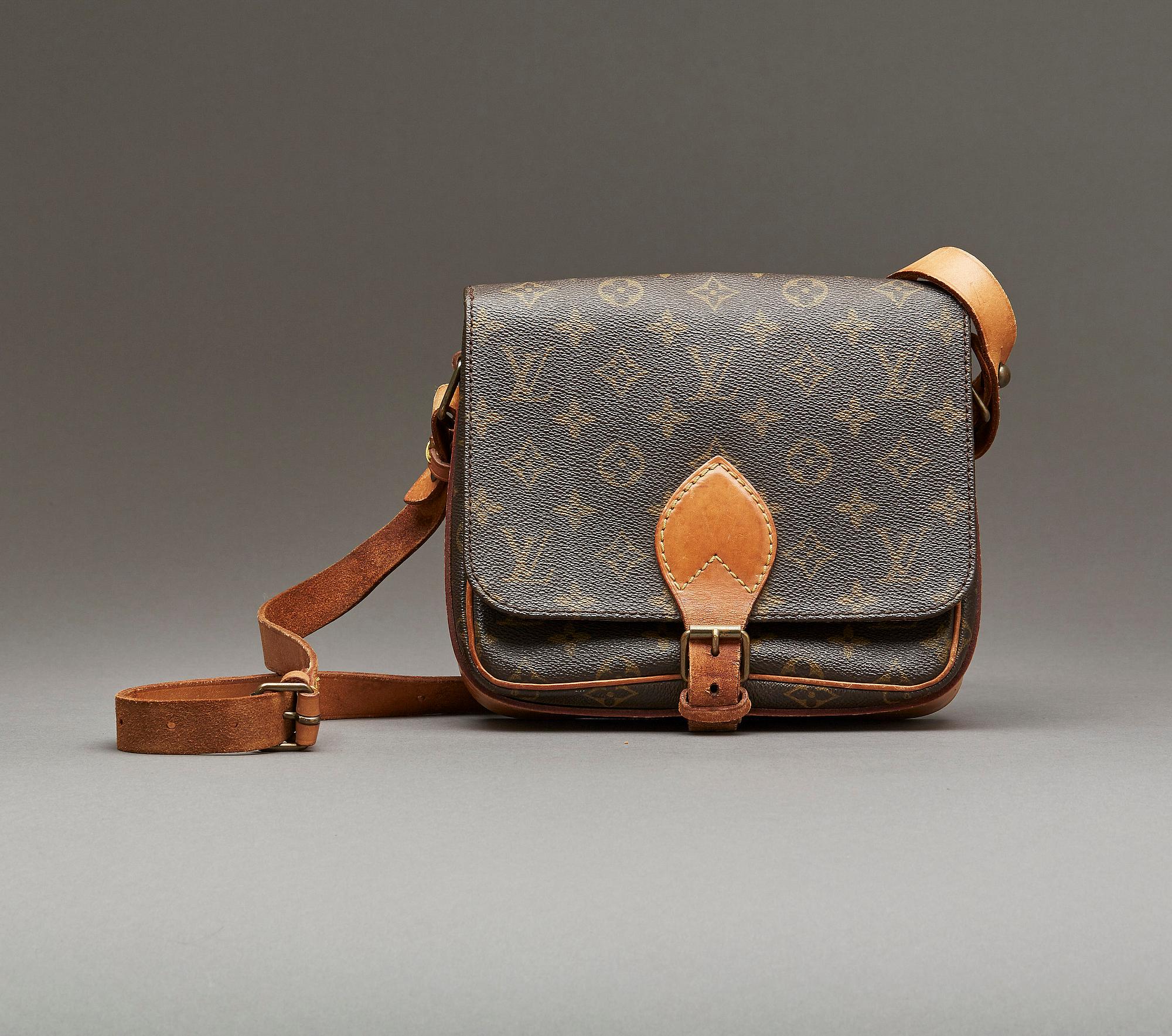 VÄSKA, "Cartouchiere", Louis Vuitton.