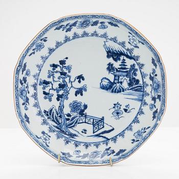 A blue and white porcelain bowl, China, Qianlong (1736-95).