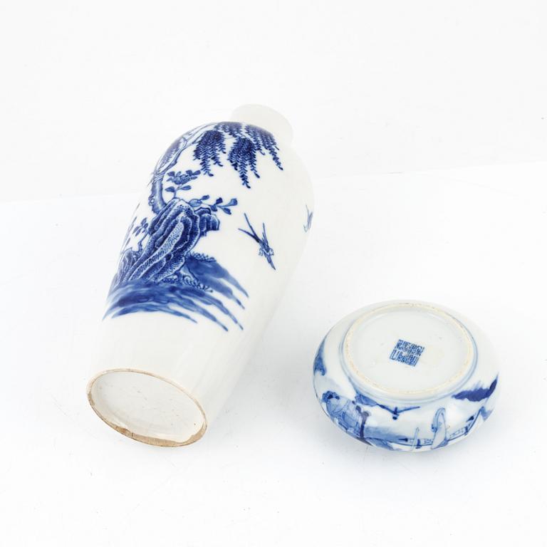 A blue and white brush washer and vase, Qing dynasty, 19th Century.