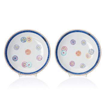 1102. A pair of Chinese dishes, late Qing dynasty with Qianlong mark.