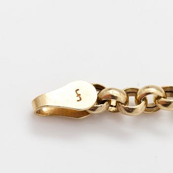 An 18K gold necklace.