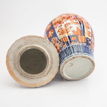 A Japanese Imari urn around 1900.