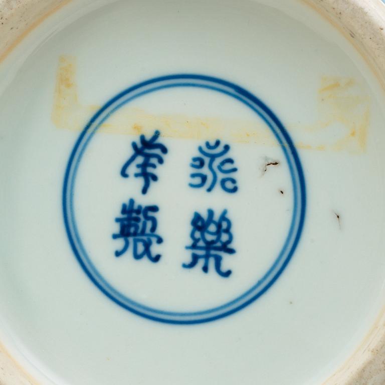 YTTERFODER, porslin. Qing dynastin.
