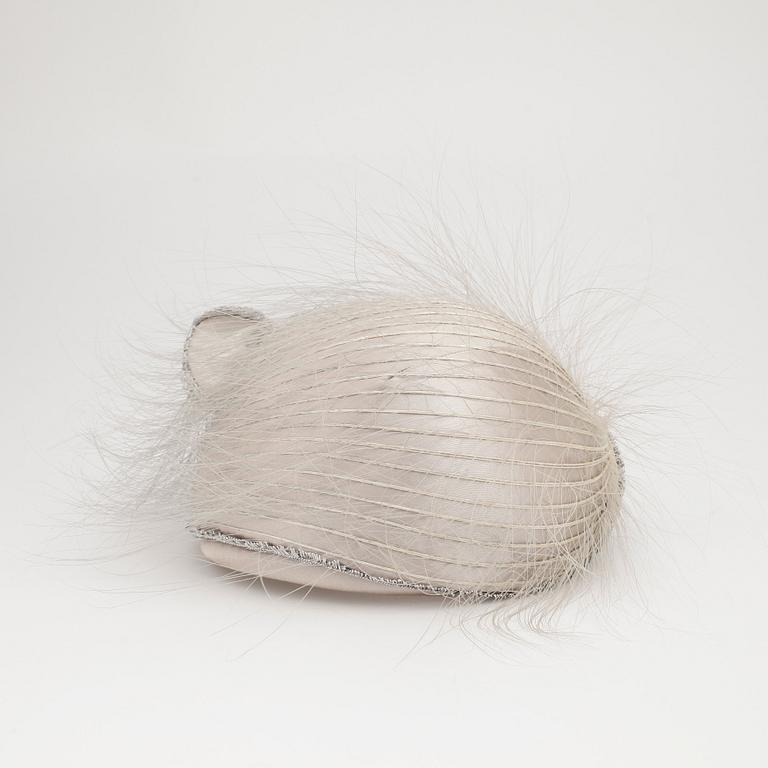 LADIES HEAD PIECE, silver grey with feathers.