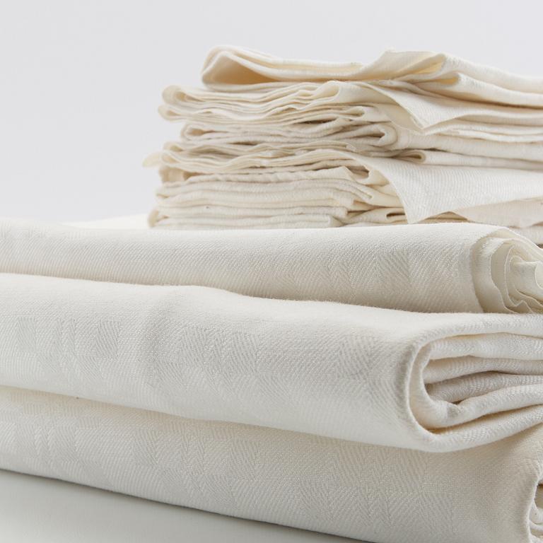 Tablecloths, 3 pcs, and napkins, 12 pcs, damask, first half/mid 20th century.
