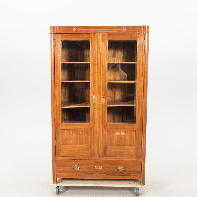 An eraly 1900s mahogany display cabinet.