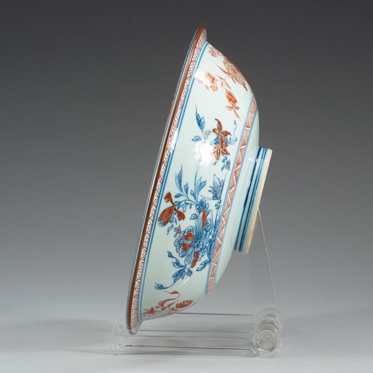 An Imari bowl, Qing dynasty, late Kangxi, early 18th century.