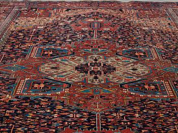 A carpet, a semi-antique West Persian, ca 466,5-470,5 x 334,5-350 cm.