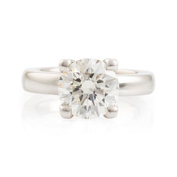 558. An 18K white gold ring set with a round brilliant-cut diamond.