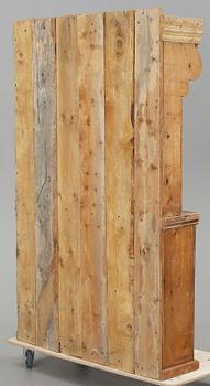 SKÅP MED TALLRIKSHYLLA, allmoge, 1800-tal.
