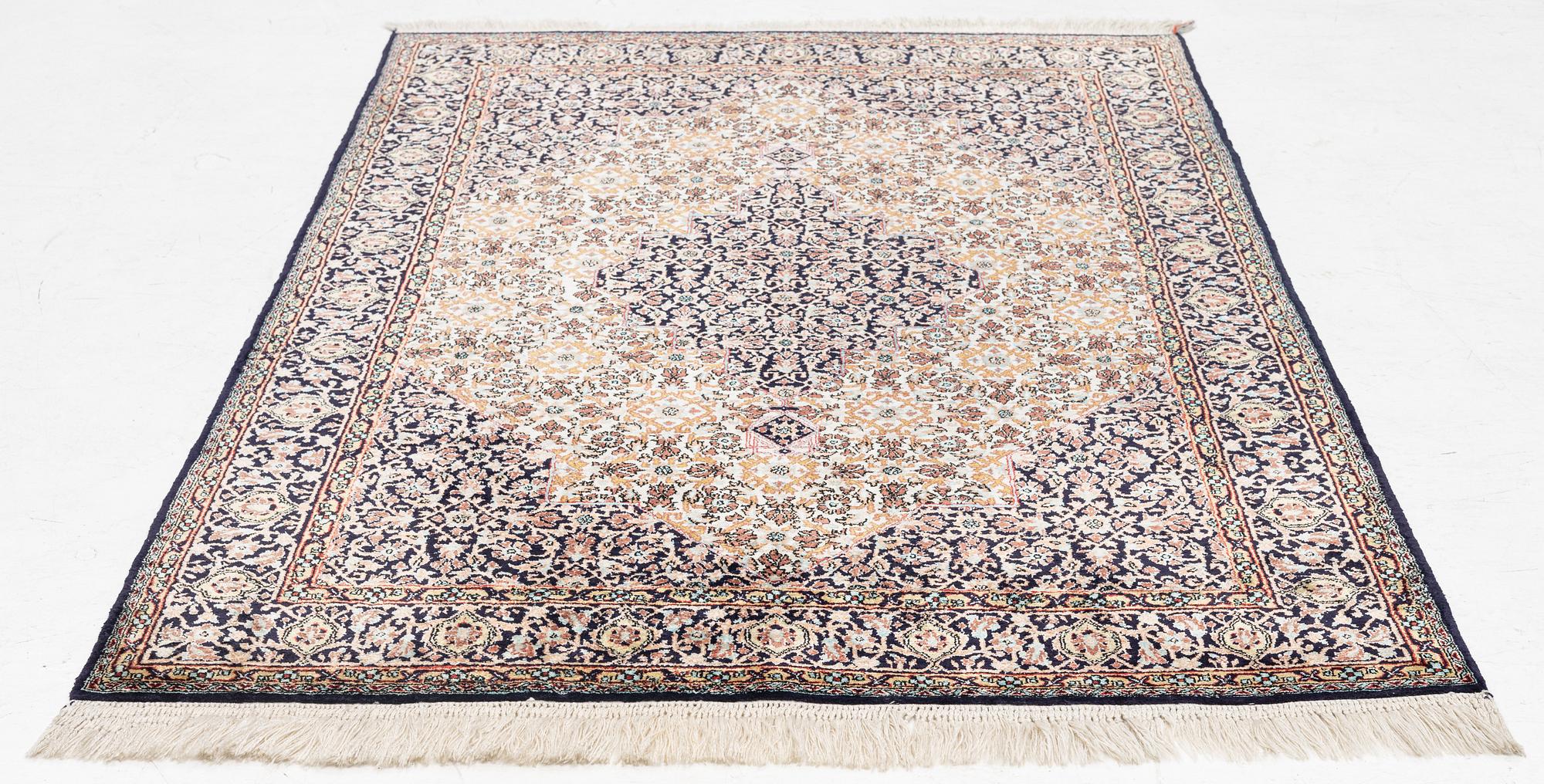 Matta, Ghom part silk, ca 165 x 107 cm.