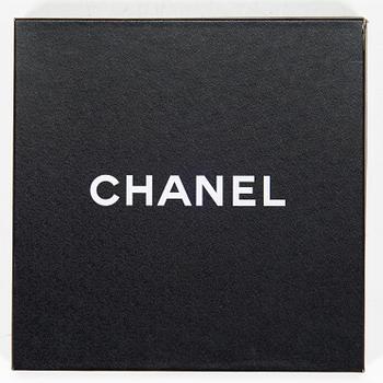 Chanel, A silk scarf.