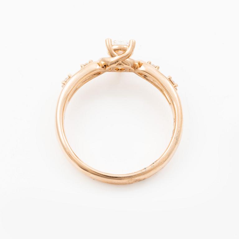 Ring 14K rose gold with a pear-shaped diamond and brilliant-cut diamonds, accompanied by an IGI report.