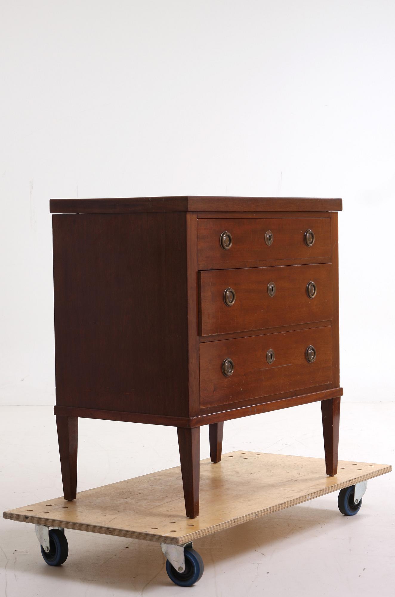 BYRÅ, sengustaviansk stil, 1900-tal.