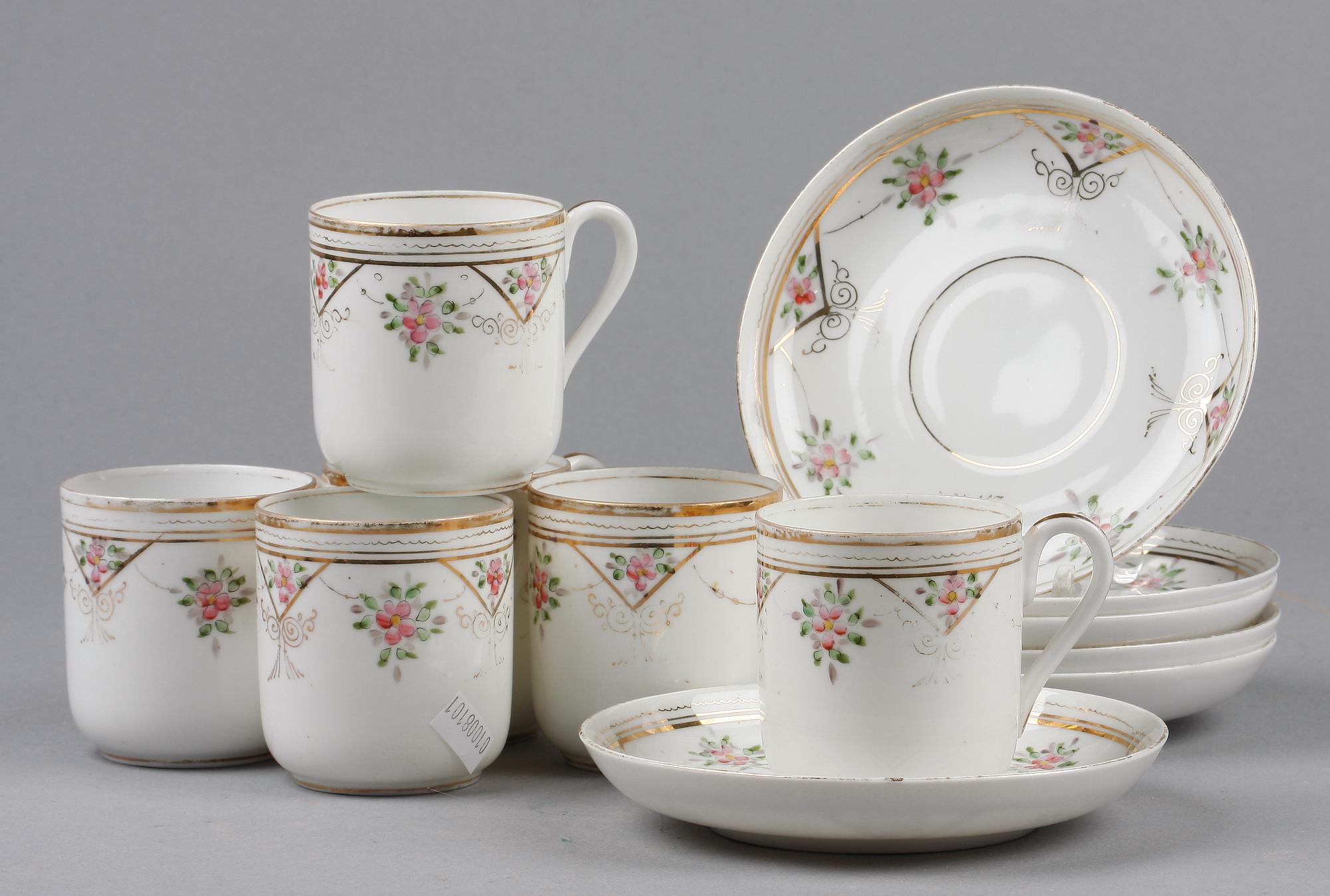 KAFFEKOPPAR MED FAT, 6 st, porslin, Kusnetzoff, Ryssland, sent 1800-tal.