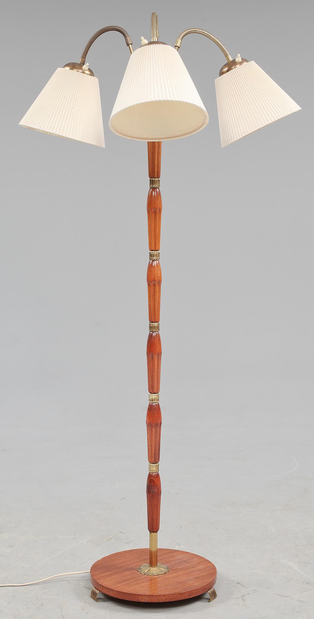 GOLVLAMPA, 1900-talets första hälft.