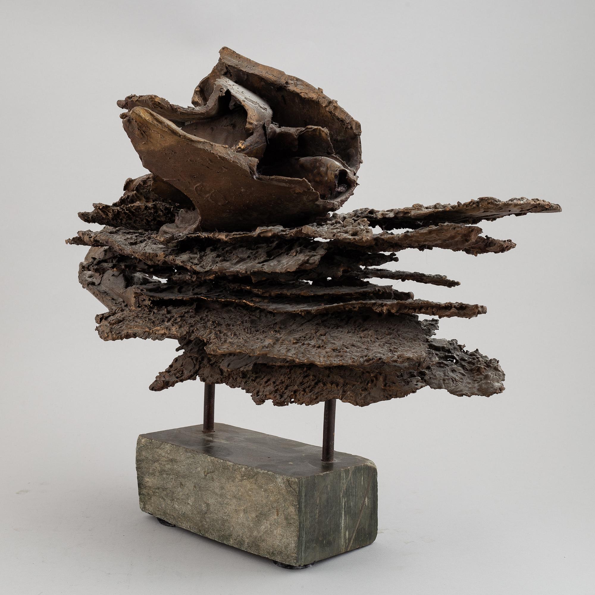 Giorgio de Giorgi, sculpture. Signed with initial. Total height 45 cm. Length 58 cm.