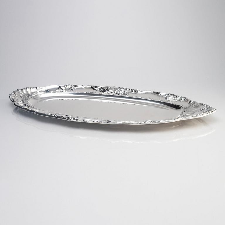 A large sterling silver fish serving platter, W.A. Bolin, Stockholm 1939.