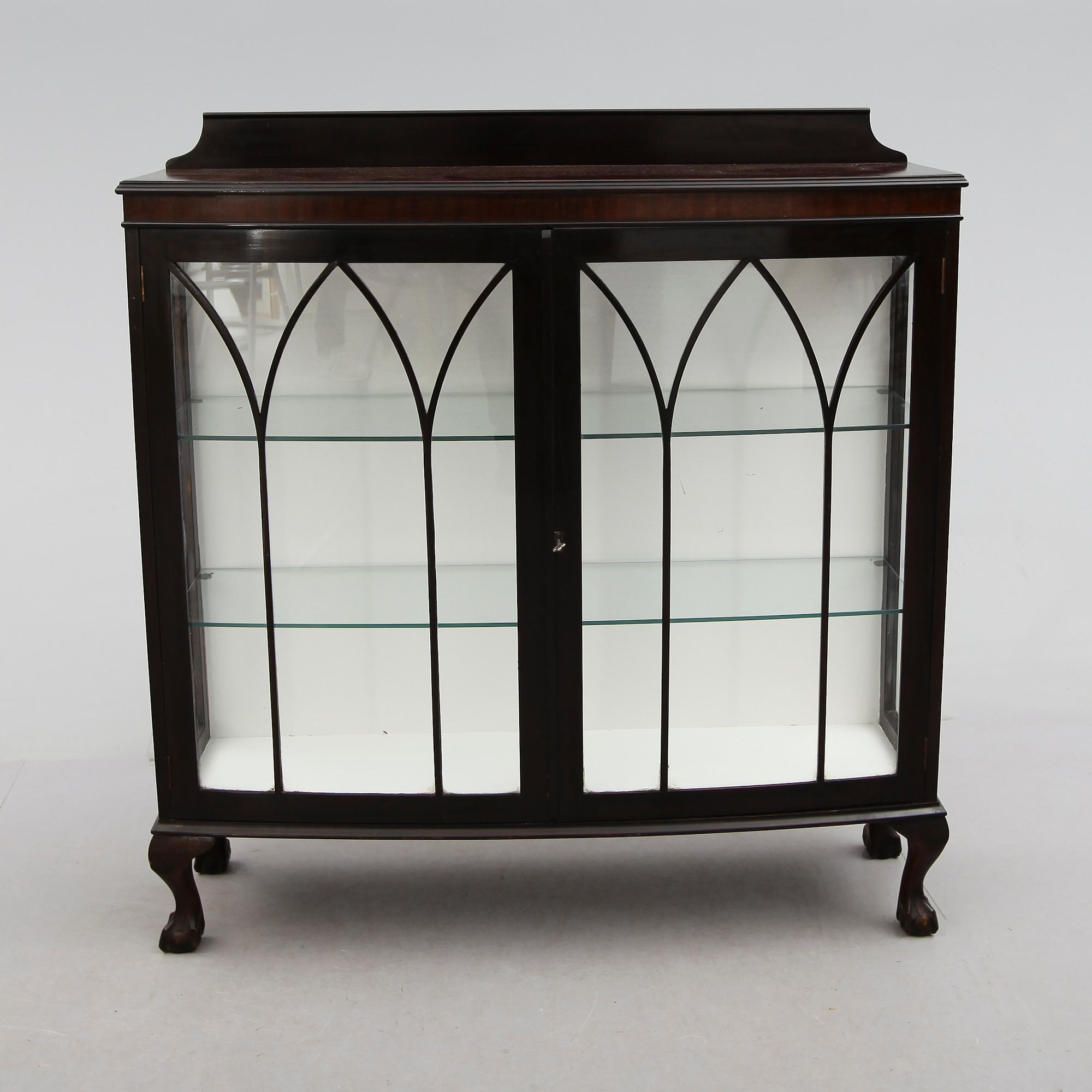 VITRINSKÅP, England, 1900-talets första hälft.