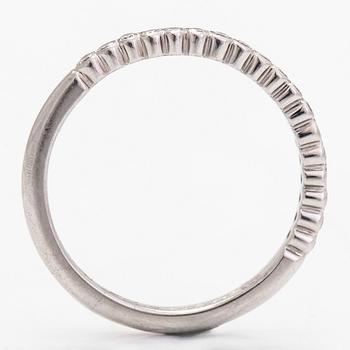 Ring, alliansring "Lace Minimalism", platina och briljanter tot. ca 0.16 ct. Anette Tillander, Helsingfors 2019.