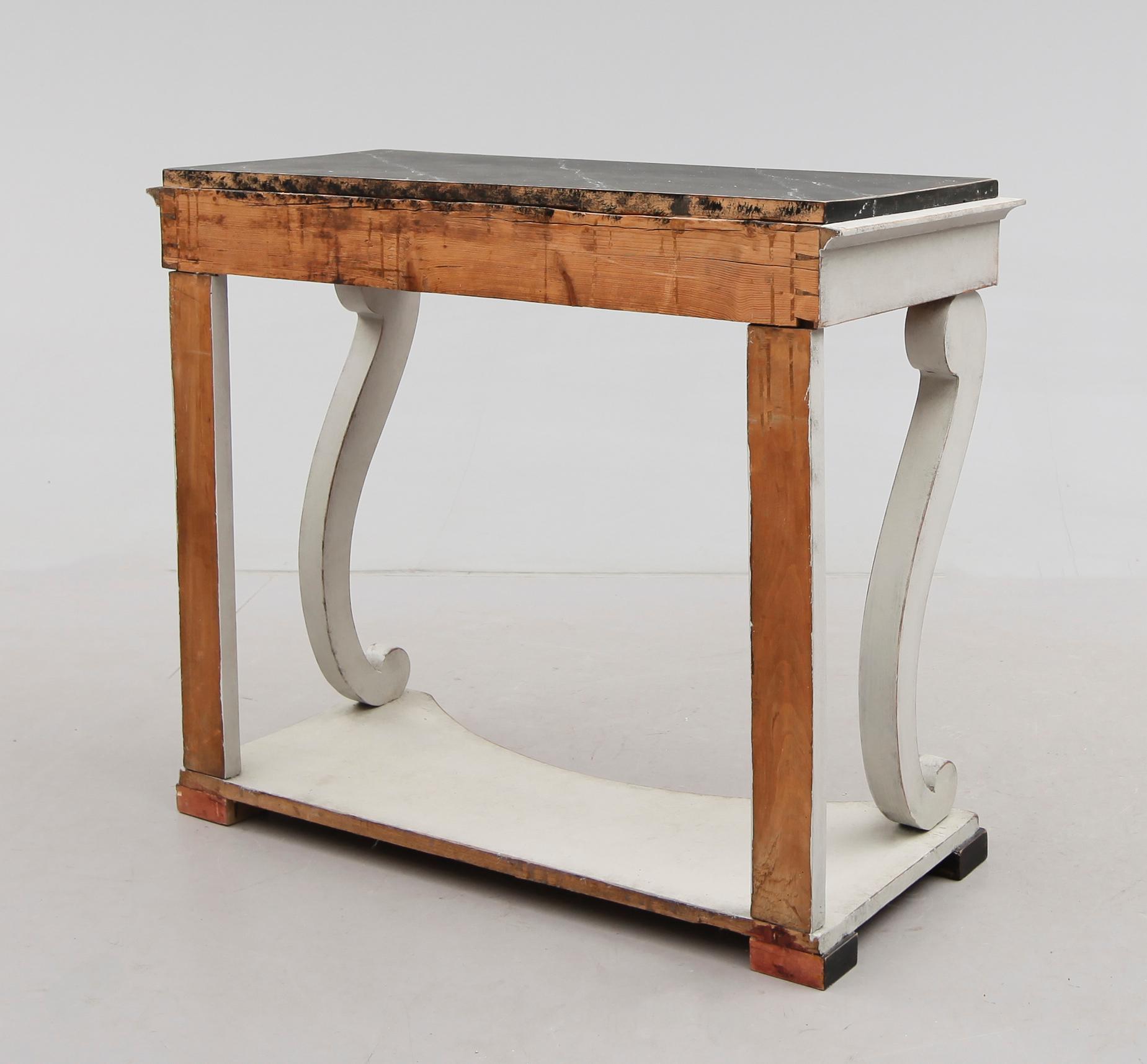 KONSOLBORD, Karl Johan, 1800-talets mitt.
