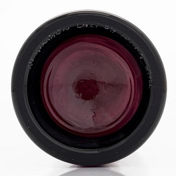 Nanny Still, a glass bottle signed Riihimäen Lasi O.Y Nanny Still.