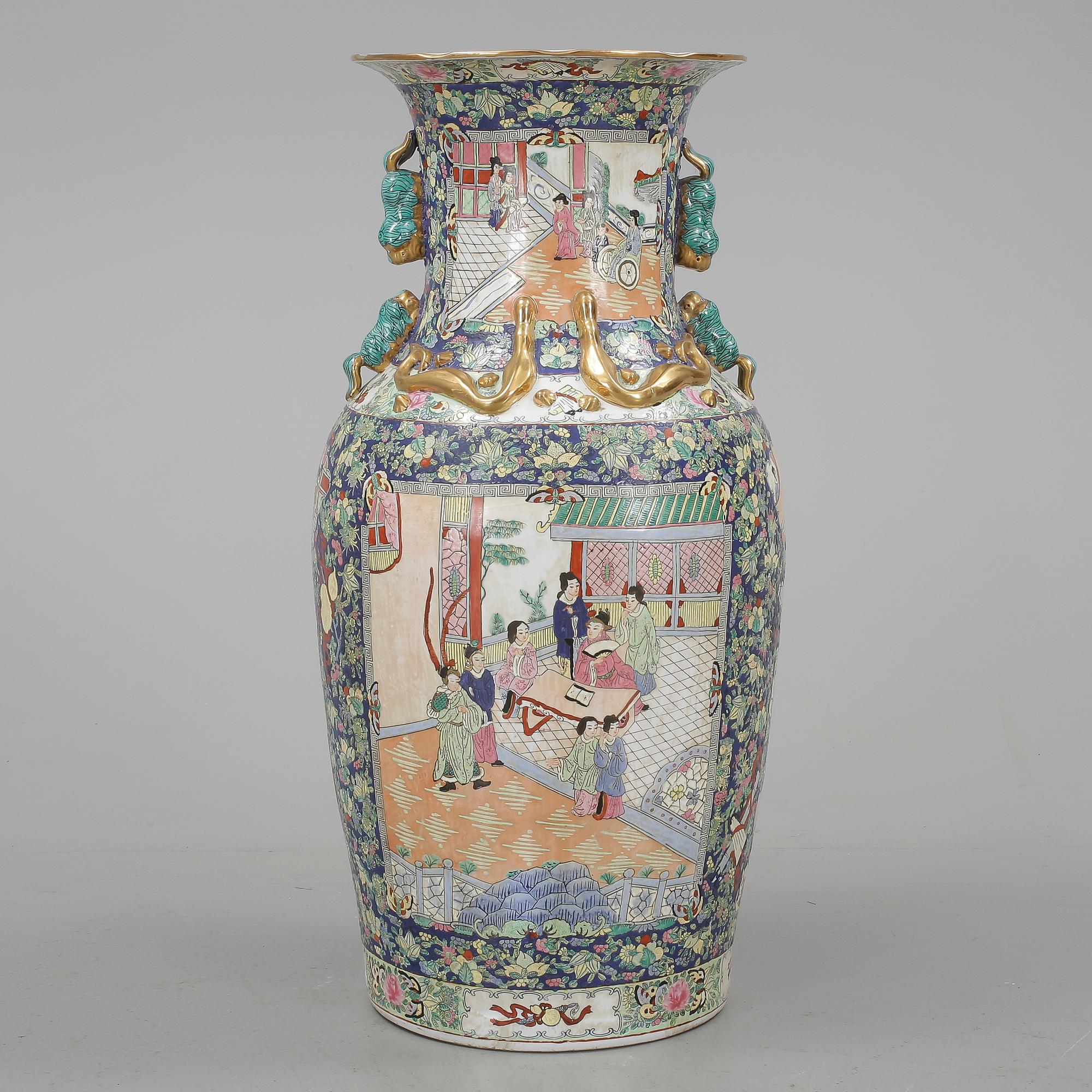 PRAKTVAS, Kina, porslin, 1900-tal.