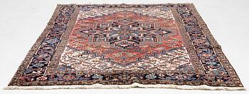 A Heris carpet, approx. 275 x 200 cm.