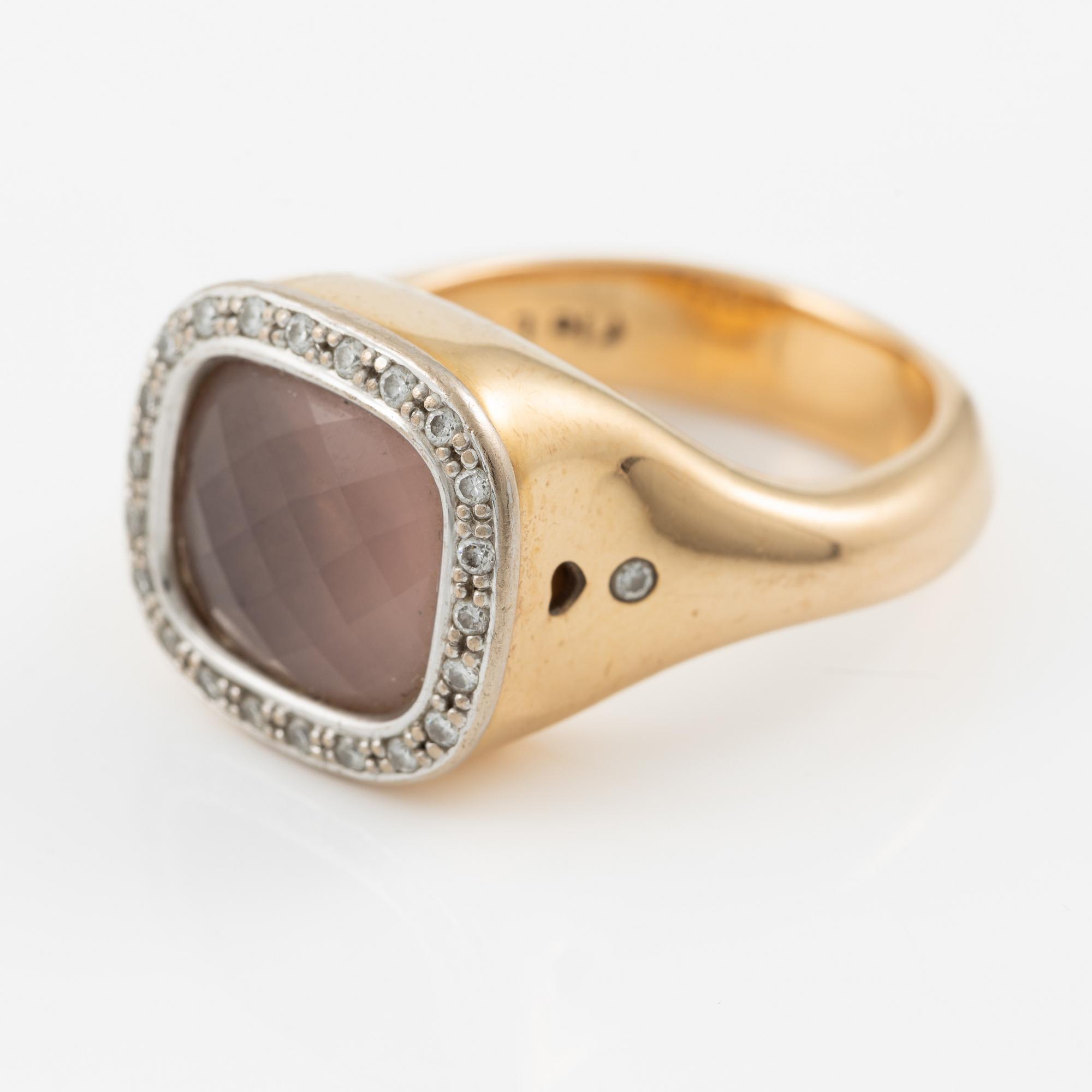Charlotte Lynggaard, Ole Lynggaard, ring, "Cushion" 18K guld med rosatonad sten och briljantslipade diamanter.