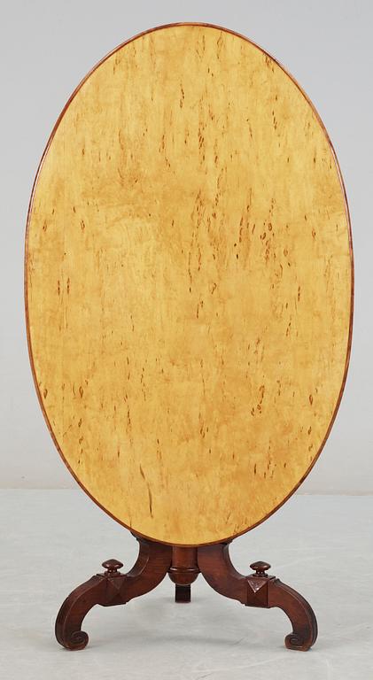 FÄLLBORD, delvis nyrenässans, 1800-talets slut.