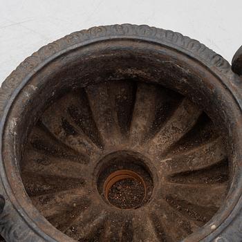 A cast iron garden urn, 20th Century.
