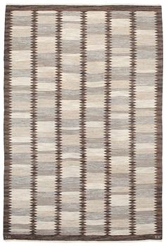 934. MATTA. Rölakan. 308 x 203 cm. Signerad SH BK (Svensk Hemslöjd, Berit Koenig).
