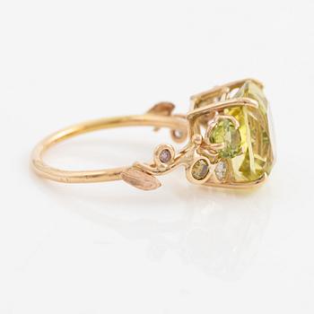 Ring, Mandelstam, 18K guld med limekvarts, peridot och briljantslipade diamanter.