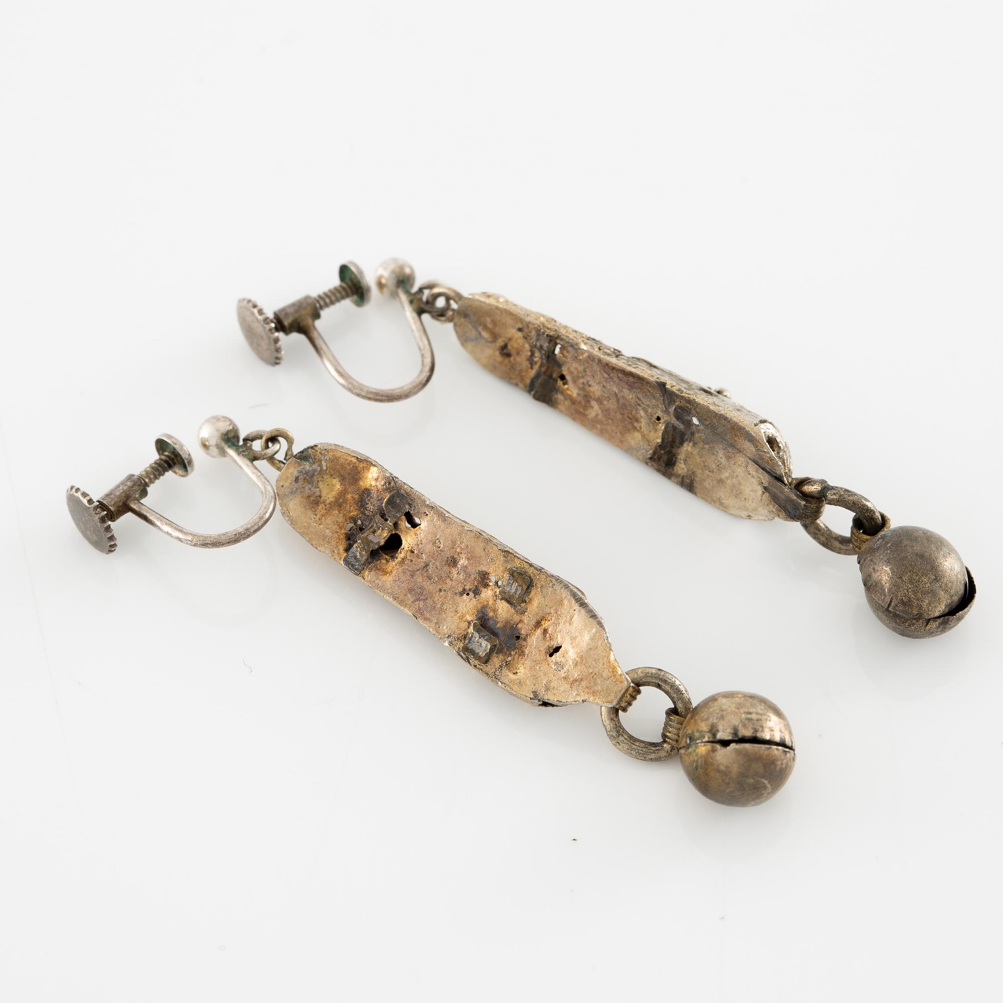 Necklace, along with two pairs of earrings, filigree work, brass-coloured metal.