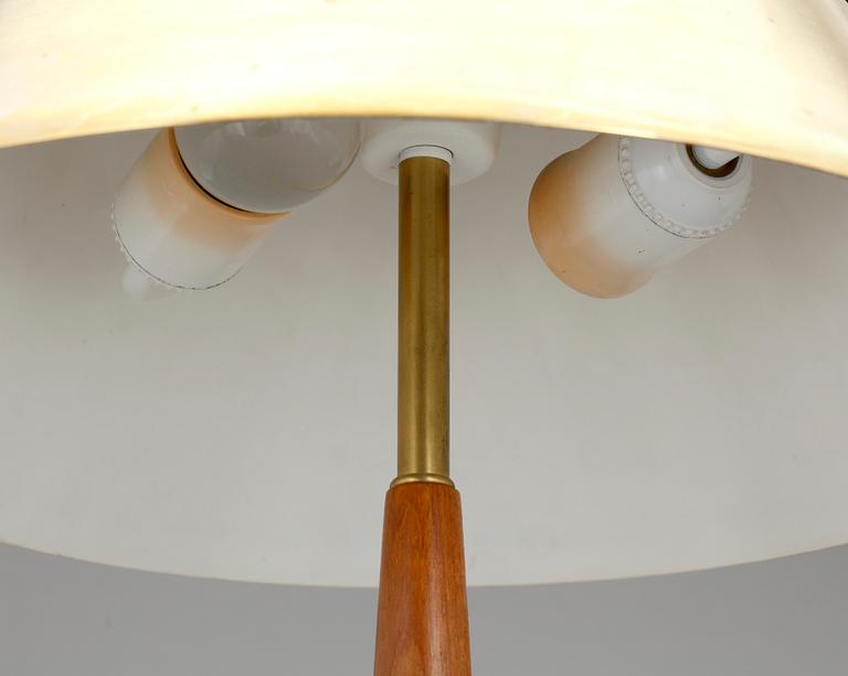 BORDSLAMPA, Falkenbergs Belysning, mässing och teak, 1900-tal, etikettmärkt.