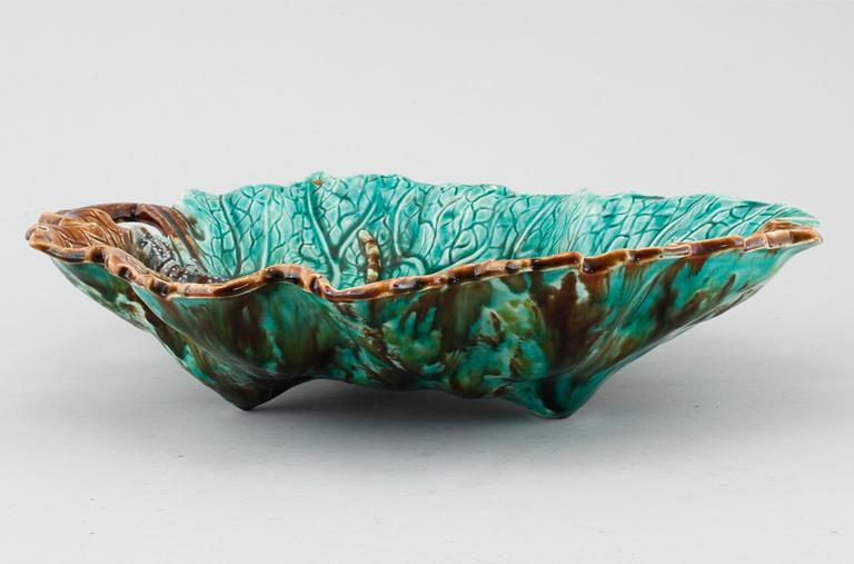 A majolica bowl by Rörstrand, around the year 1900.