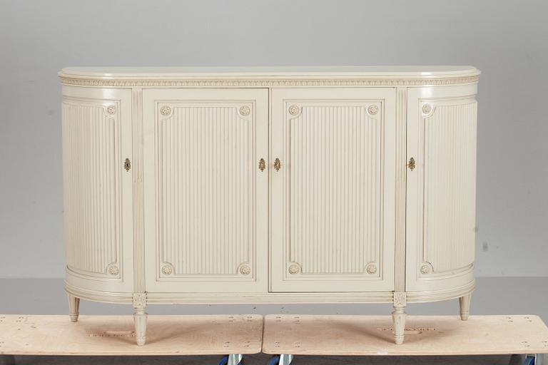 SIDEBOARD, gustaviansk stil, 1900-tal.