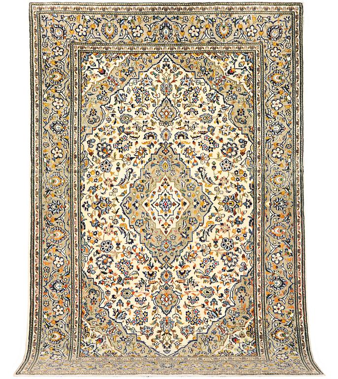 A Kashan carpet, c. 208 x 135 cm.