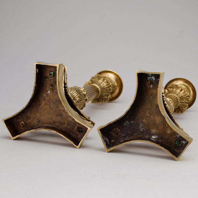 LJUSSTAKAR, ett par, brons, empirstil, 1800-tal.