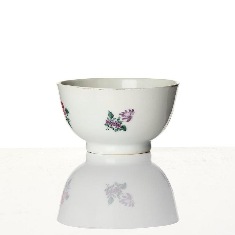 A famille rose armorial cup and stand with the monogram of the Swedish King Gustavus III, Qing dynasty, 18th century.