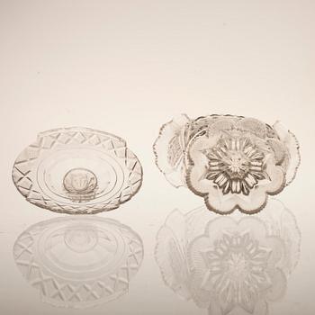 PARTI GLASFÖREMÅL, 5 delar, 1700/1800-tal.