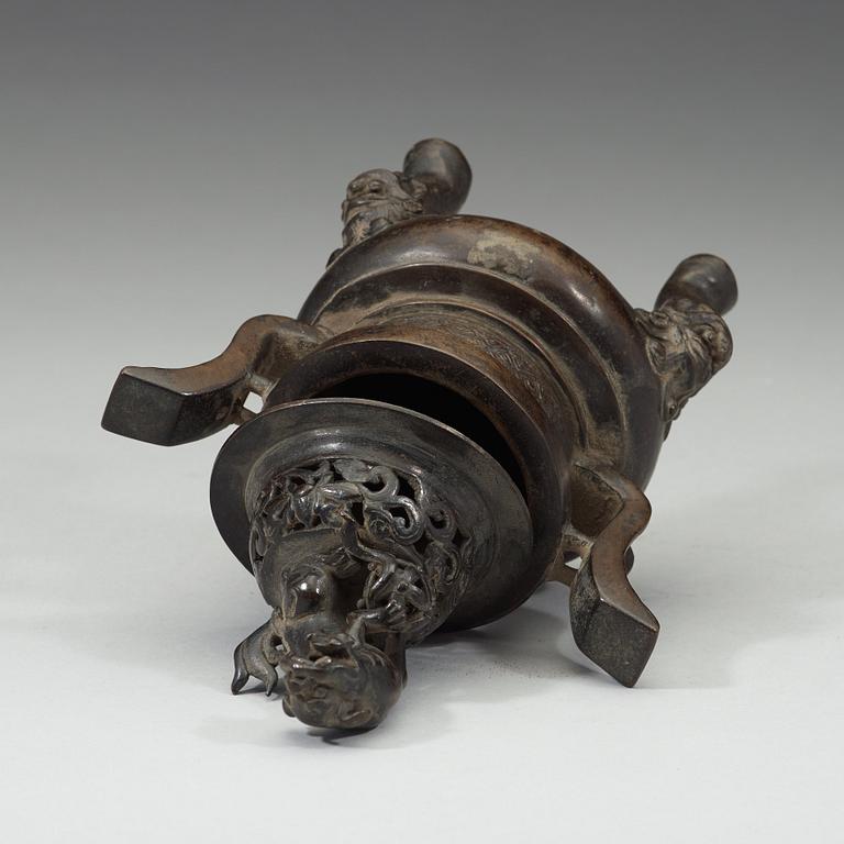 A bronze censer with cover, late Ming dynasty, 17th Century.