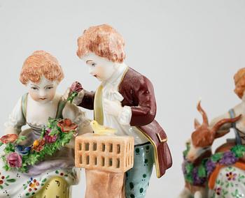 A pair of procelain figurines from Sächsische Porzellan Manufaktur in Dresden, first half of the 20th century.