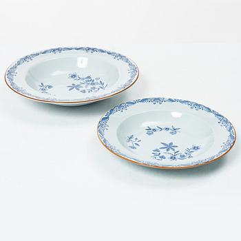 A 91 piece "East India" dining service, Rörstrand.