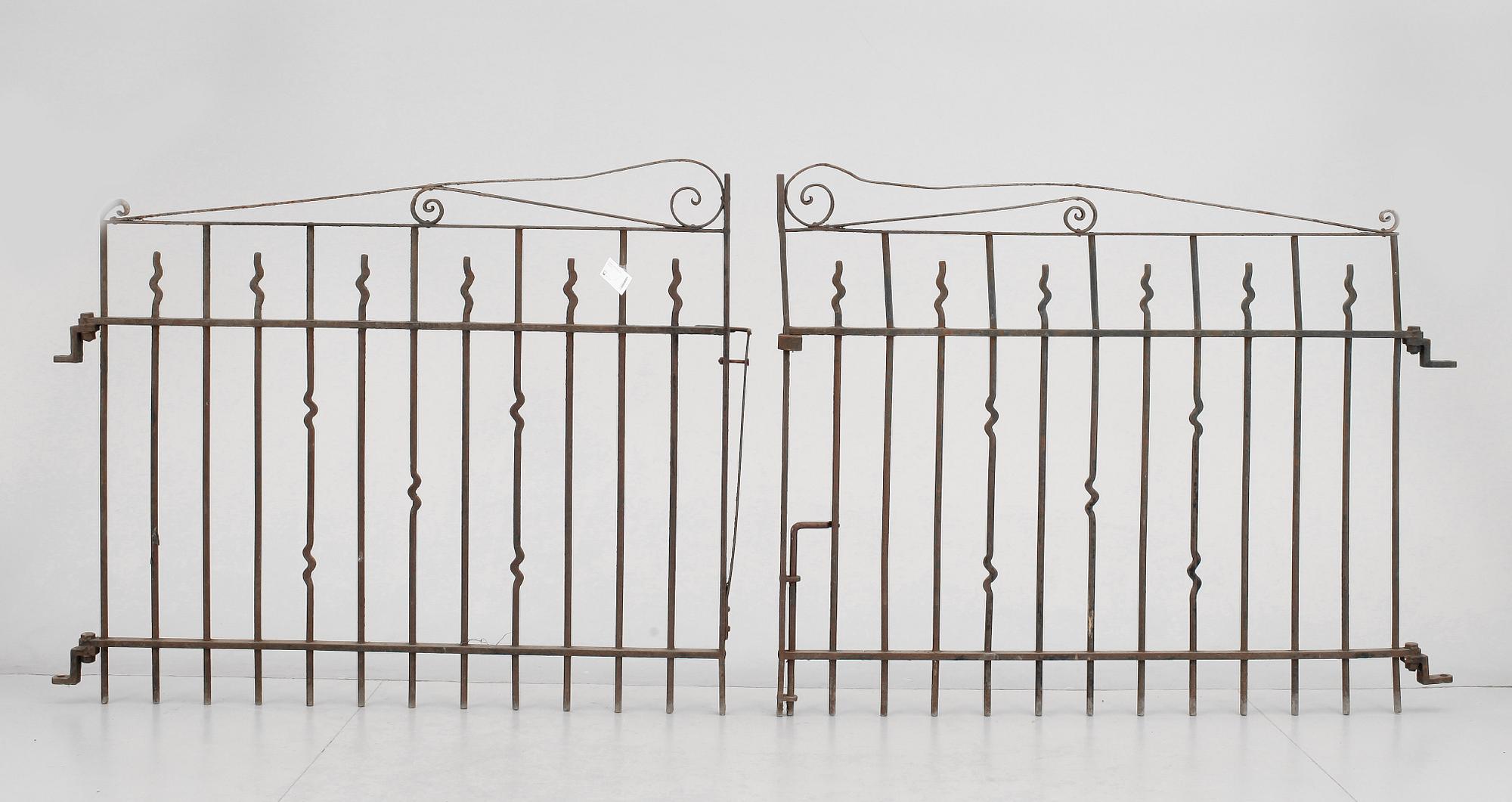 GRINDAR, ett par, 1900-talets första hälft/ mitt.