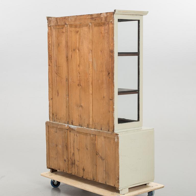 A CUPBOARD MID 20TH CENTURY.