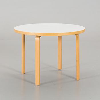 A TABLE AND FOUR CHAIRS DESIGNED BY ALVAR AALTO FOR ARTEK.