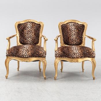 Karmstolar, ett par, Louis XV-stil, 1900-tal.