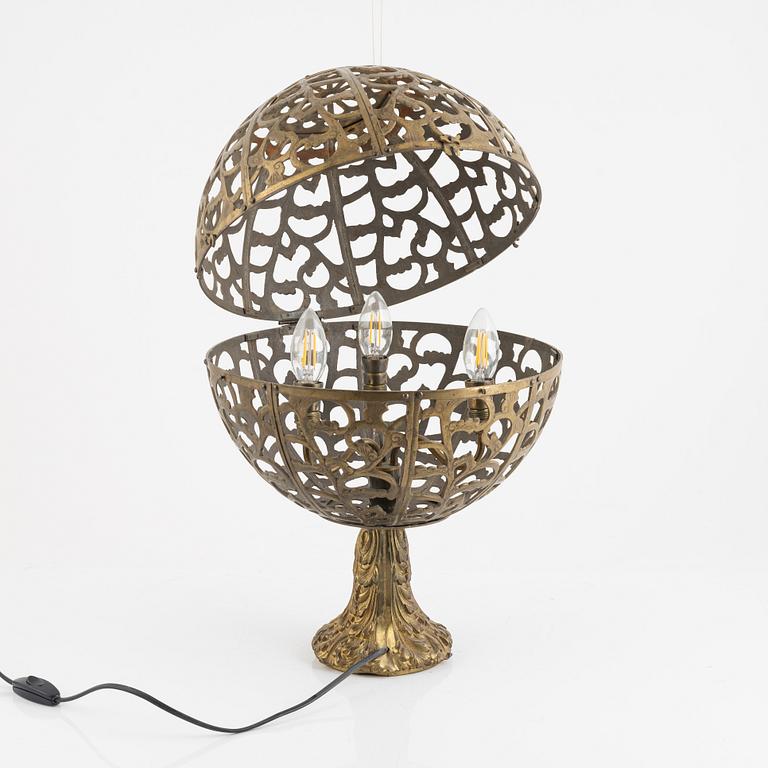 A table lamp, first half/mid 20th century.