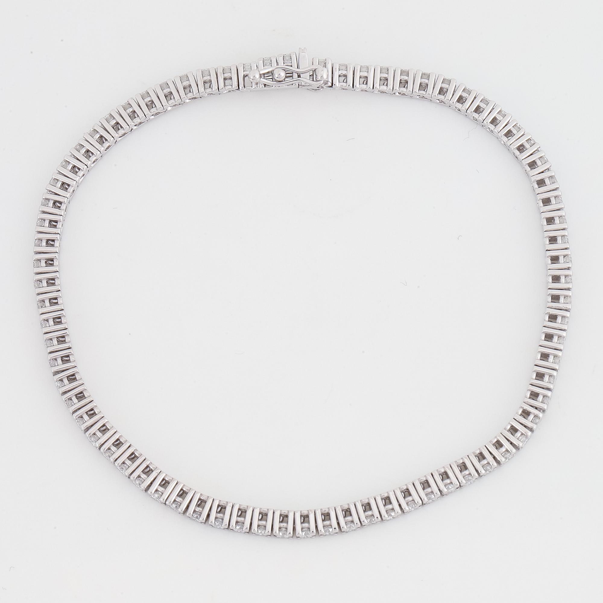 Brilliant-cut diamond tennis bracelet, with certificate HRD.
